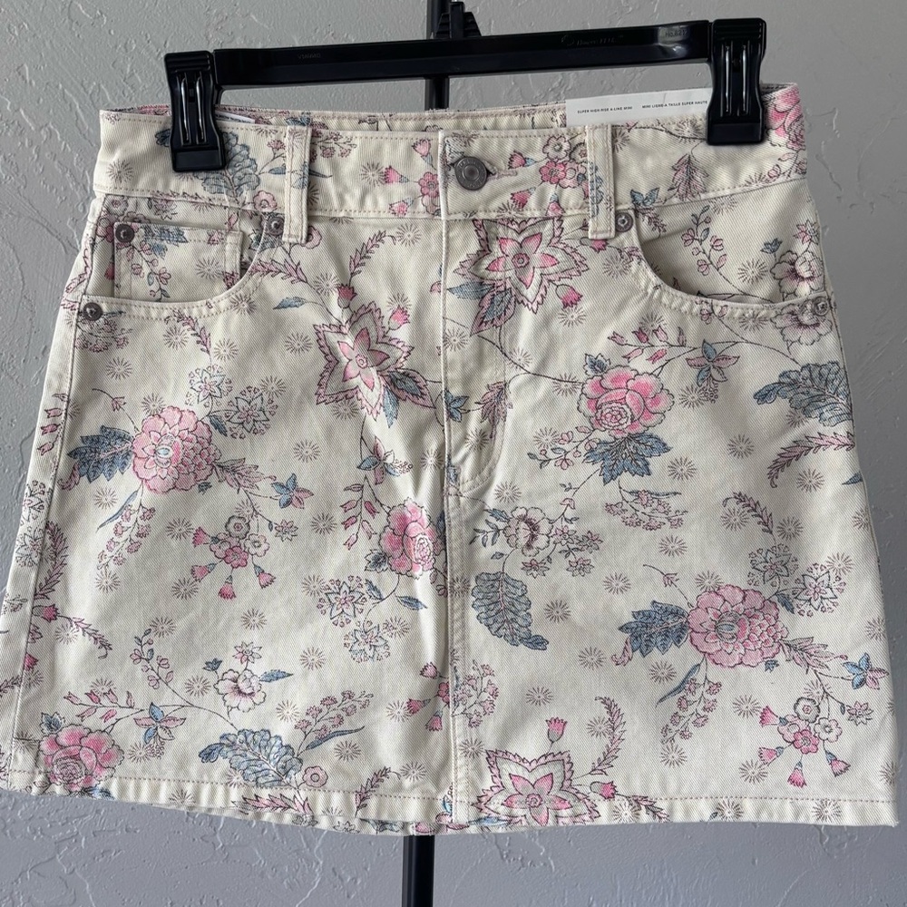 American Eagle Outfitters Floral Mini Skirt - Cream and Pink